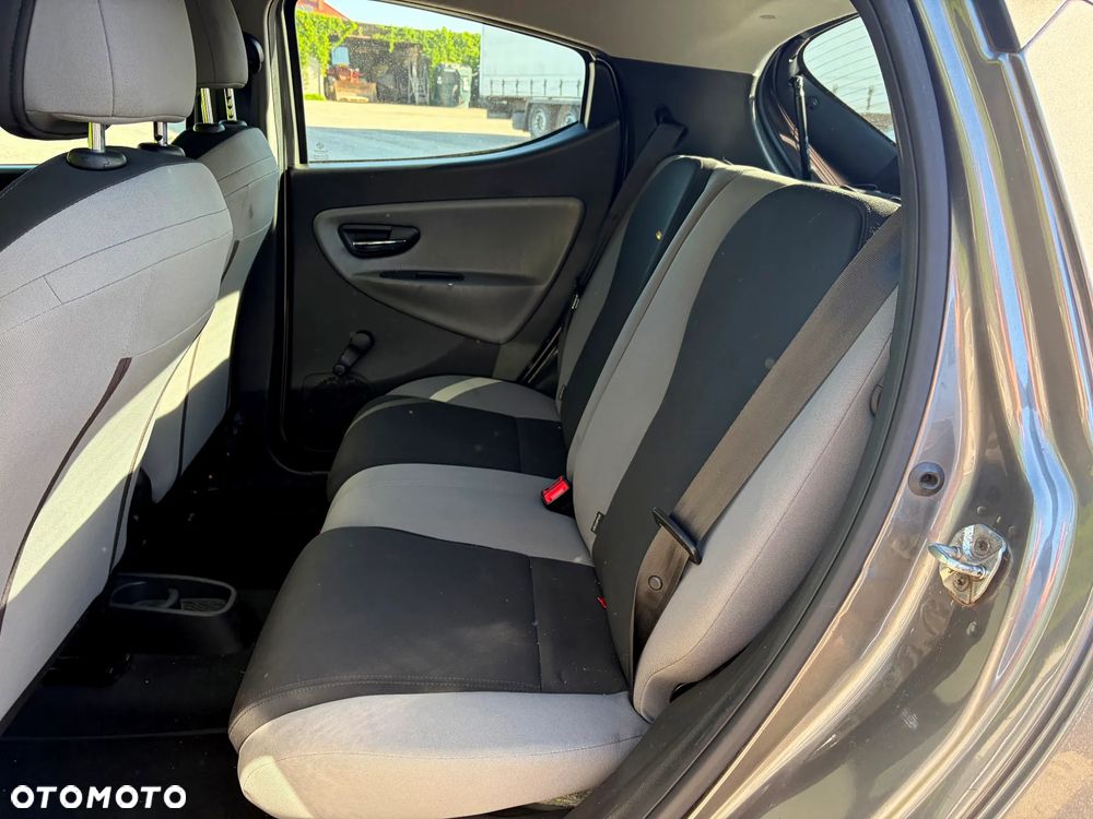 Lancia Ypsilon 1.2 8V Gold - 6