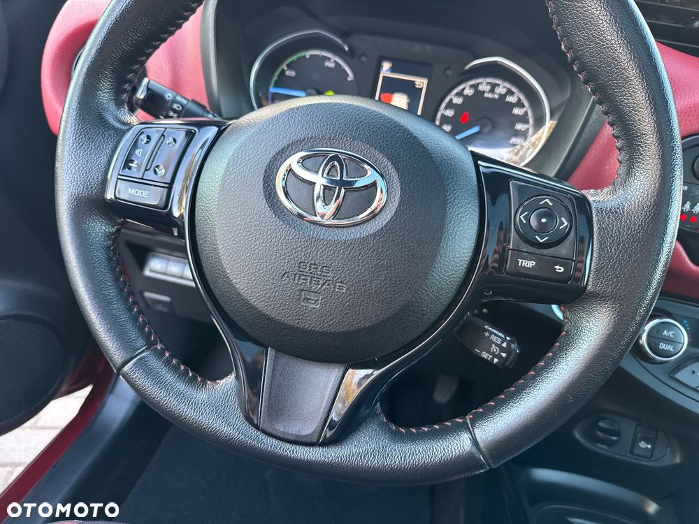 Toyota Yaris Hybrid 100 Selection Platinum - 27