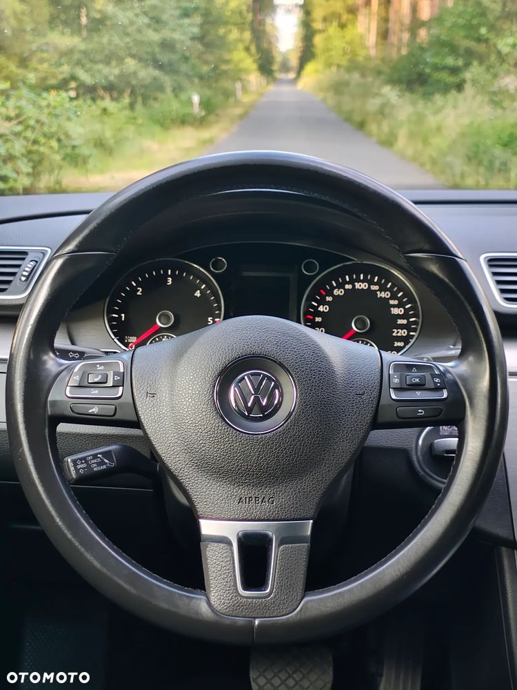 Volkswagen Passat - 24