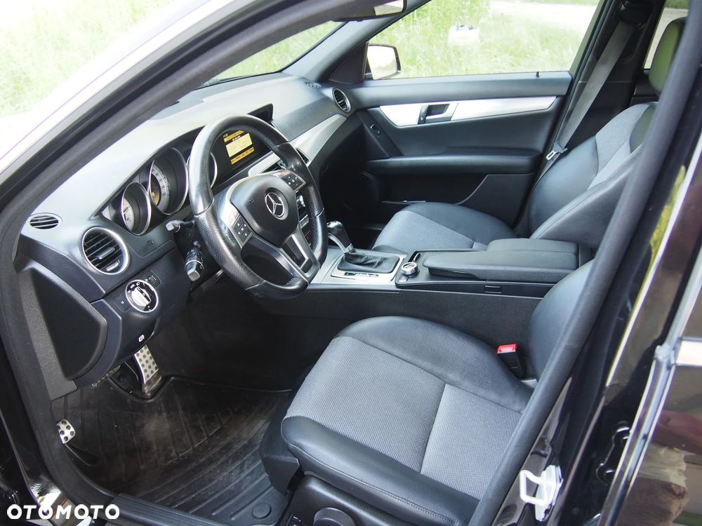 Mercedes-Benz Klasa C 220 CDI DPF (BlueEFFICIENCY) 7G-TRONIC Avantgarde - 7