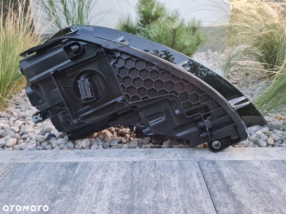 VW GOLF VII 7 5G1 LIFT 7.5 Lampa prawa przód Full Led Matrix 5G1941060 2018 - 7
