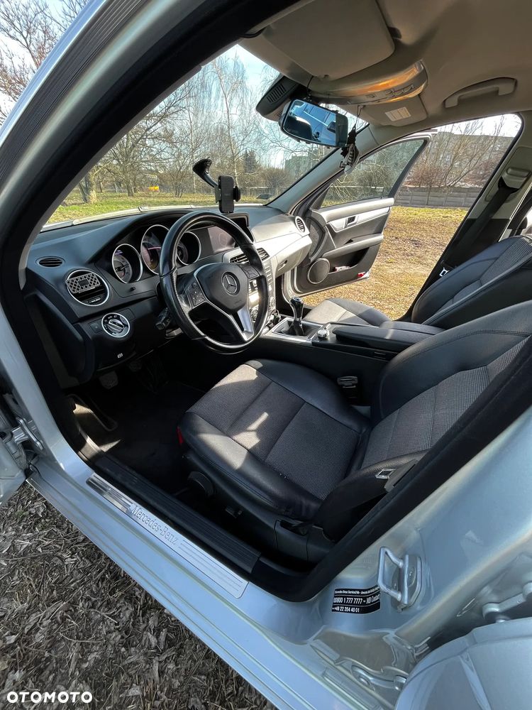 Mercedes-Benz Klasa C 180 CGI BlueEff Avantgarde - 8