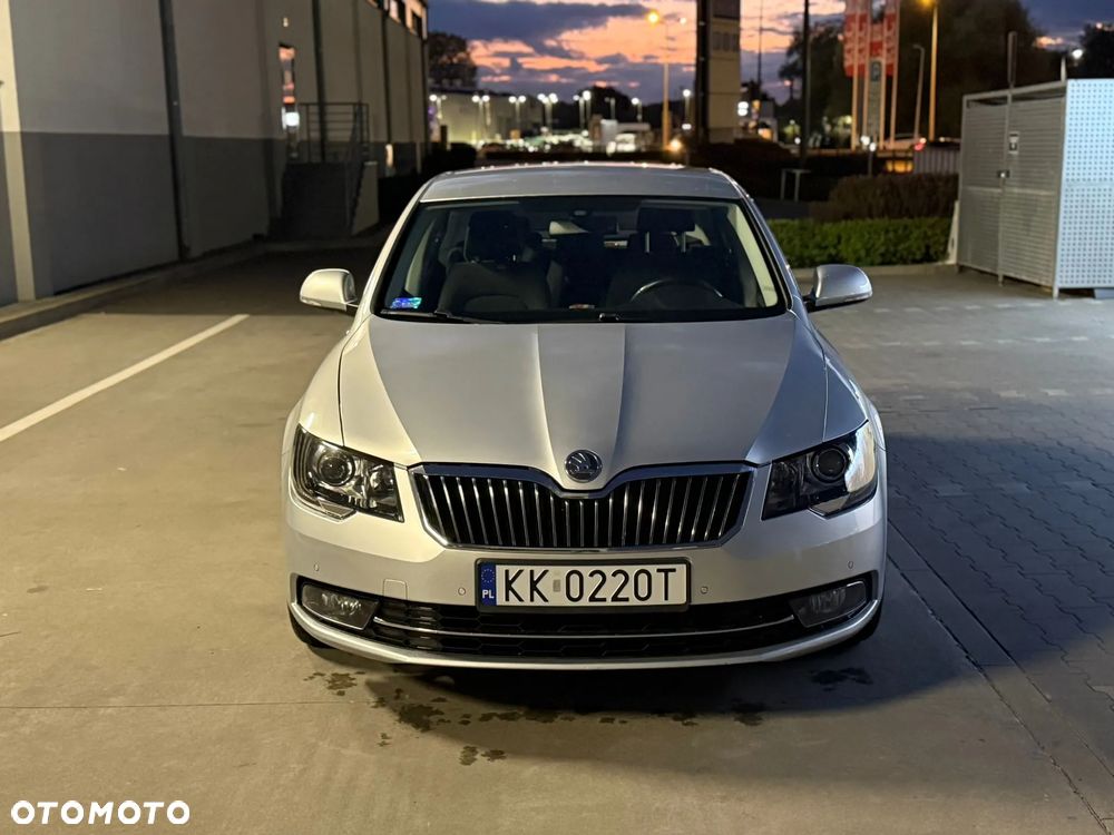 Skoda Superb 2.0 TDI Elegance Outdoor DSG - 2