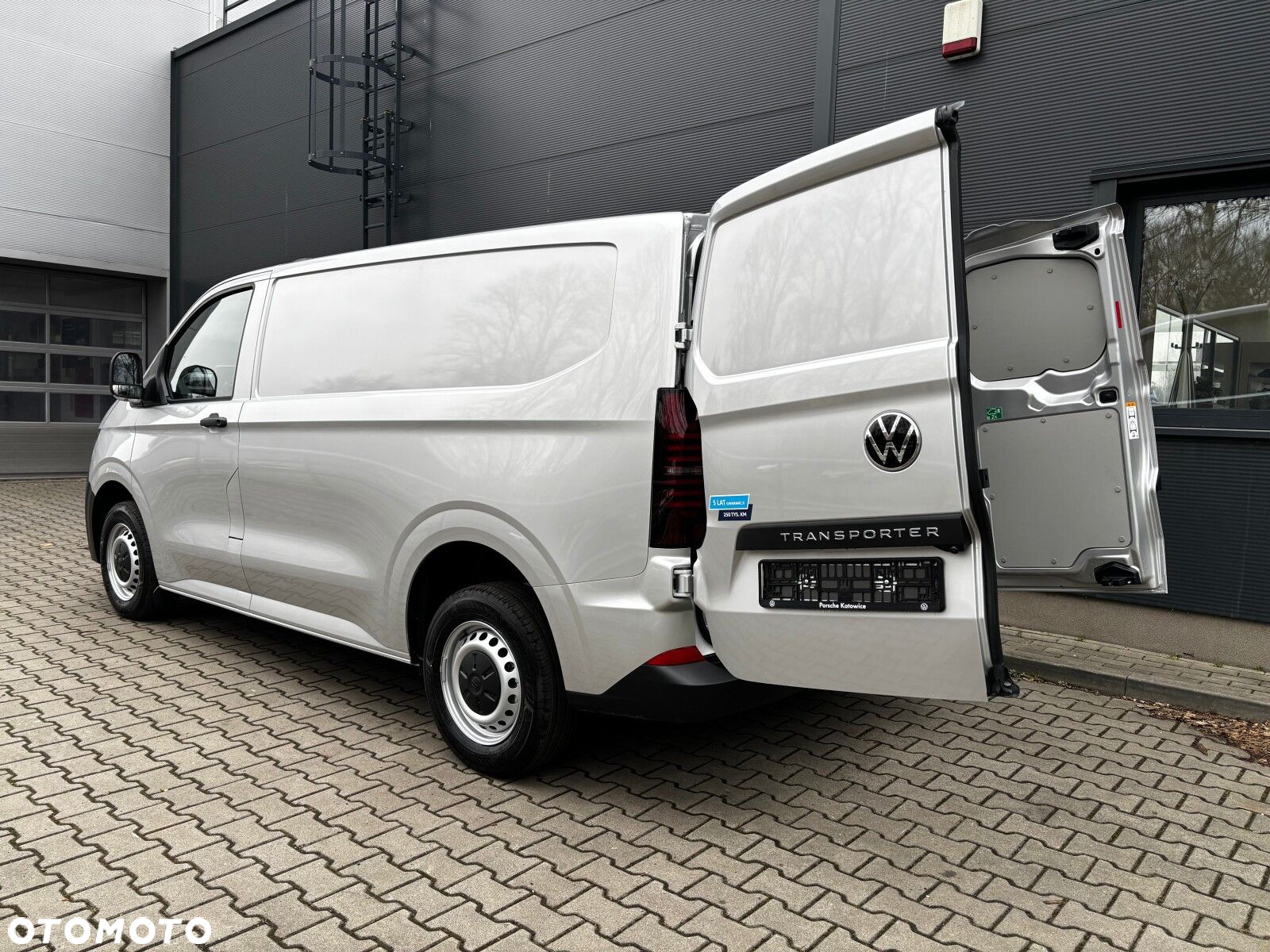 Volkswagen Transporter 2.0 TDI 150KM 6-bm L1 - 32