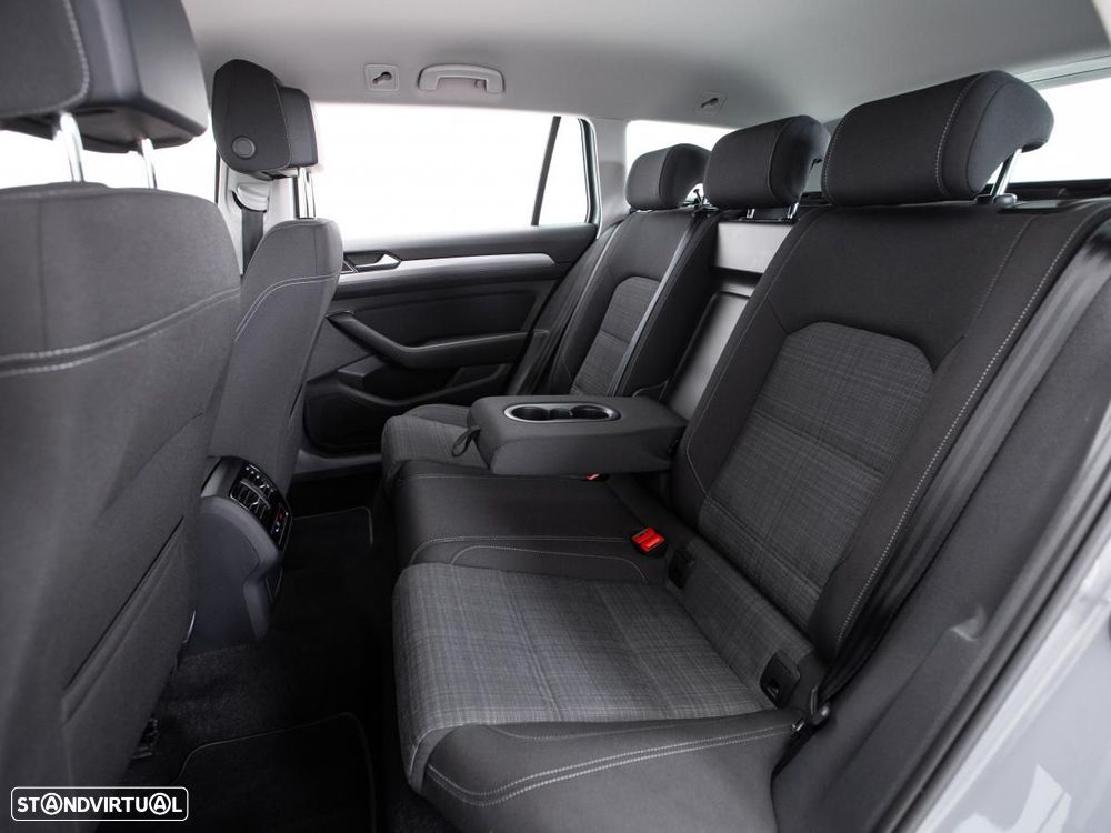 VW Passat Variant 2.0 TDI Business DSG - 11