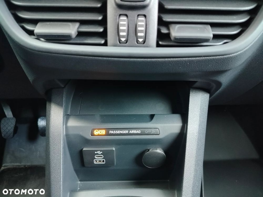 Ford Transit Courier - 13