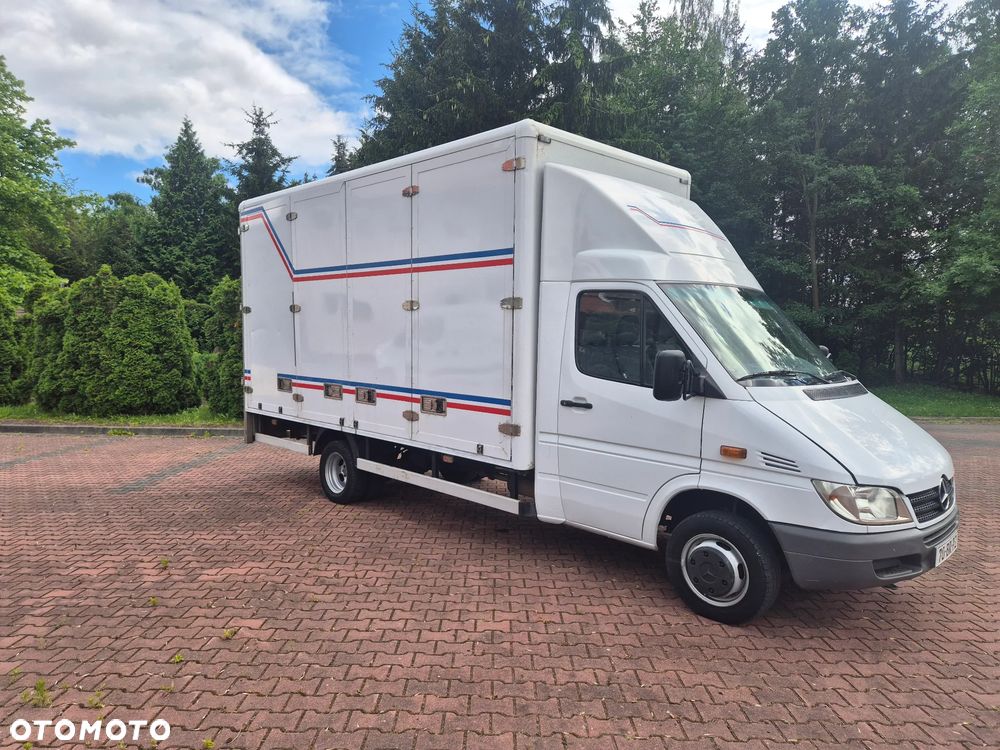 Mercedes-Benz Sprinter - 12