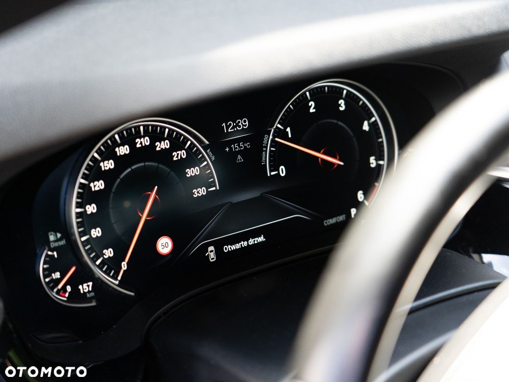 BMW Seria 5 530d xDrive Sport Line - 29