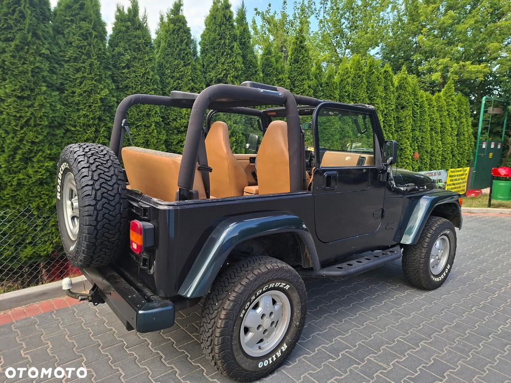 Jeep Wrangler - 8