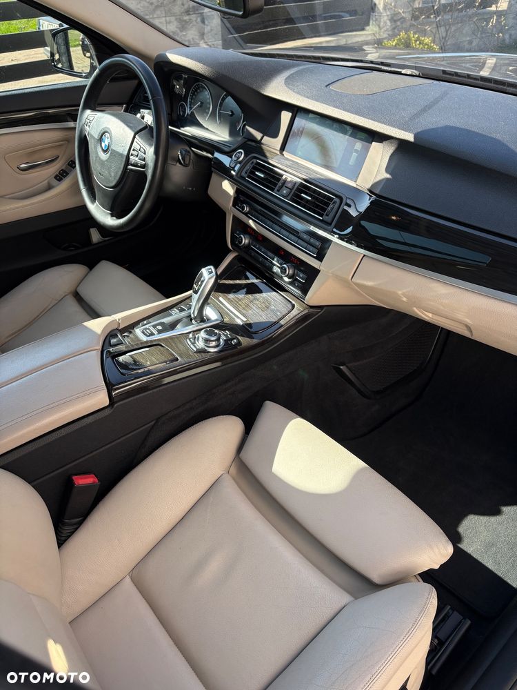 BMW Seria 5 525d - 21