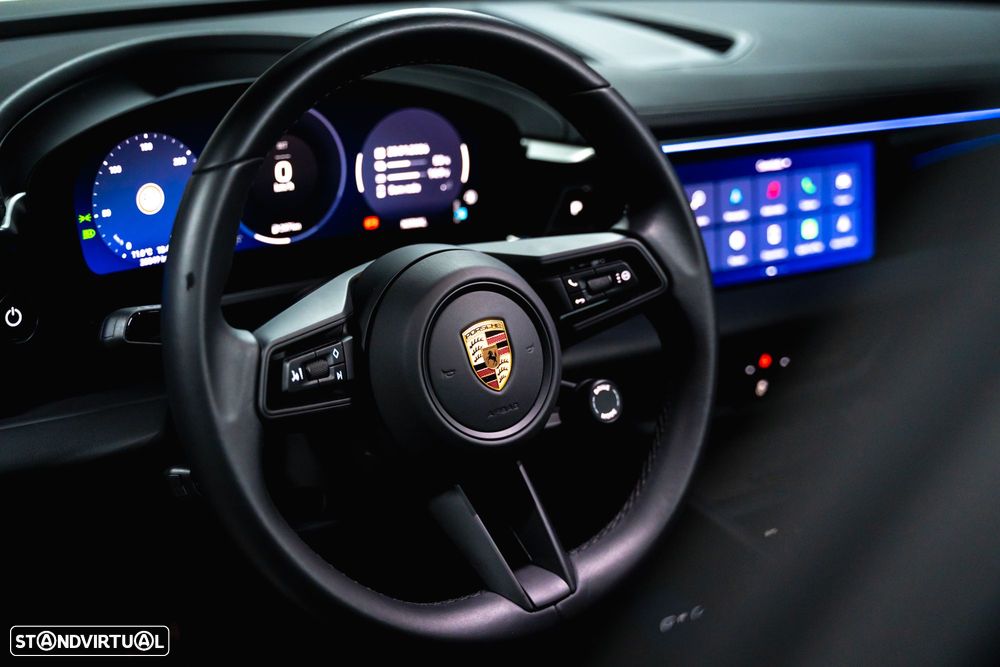 Porsche Macan Electric 4 - 7