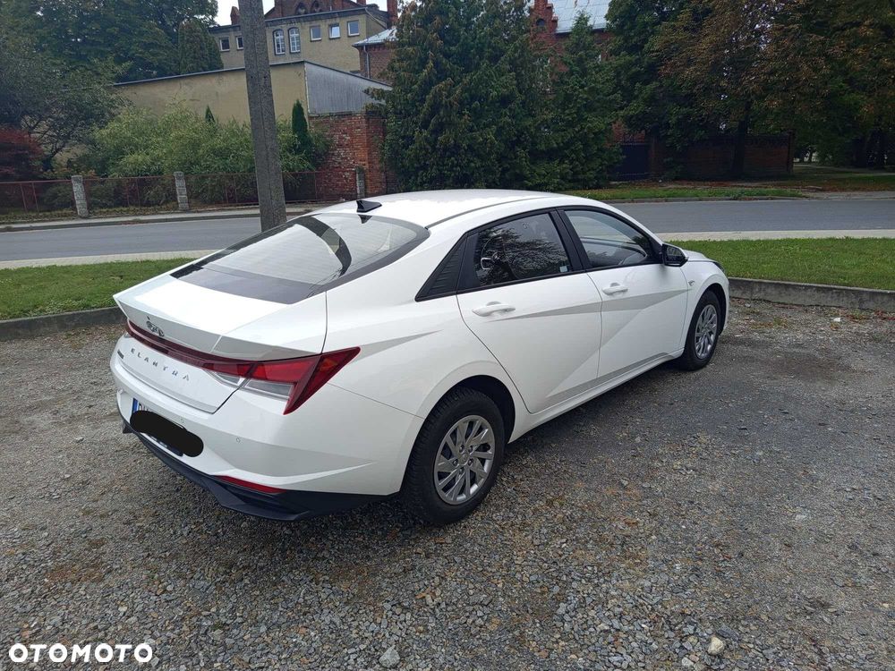 Hyundai Elantra - 4