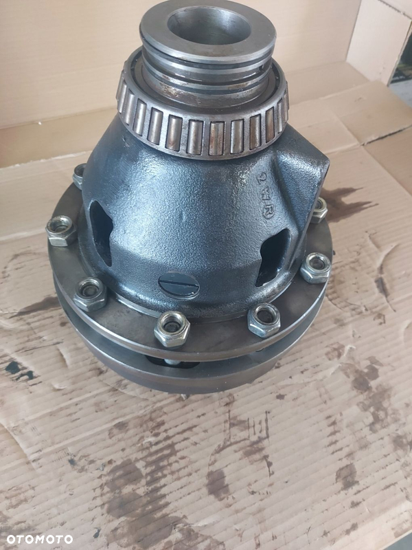 KOSZ PRZEDNIEGO NAPĘDU 51573090 47128251 CASE STEYR 6140 2012R