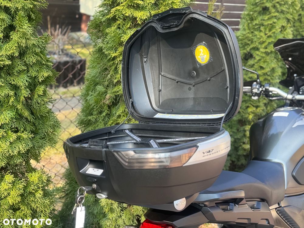 Honda VFR - 28