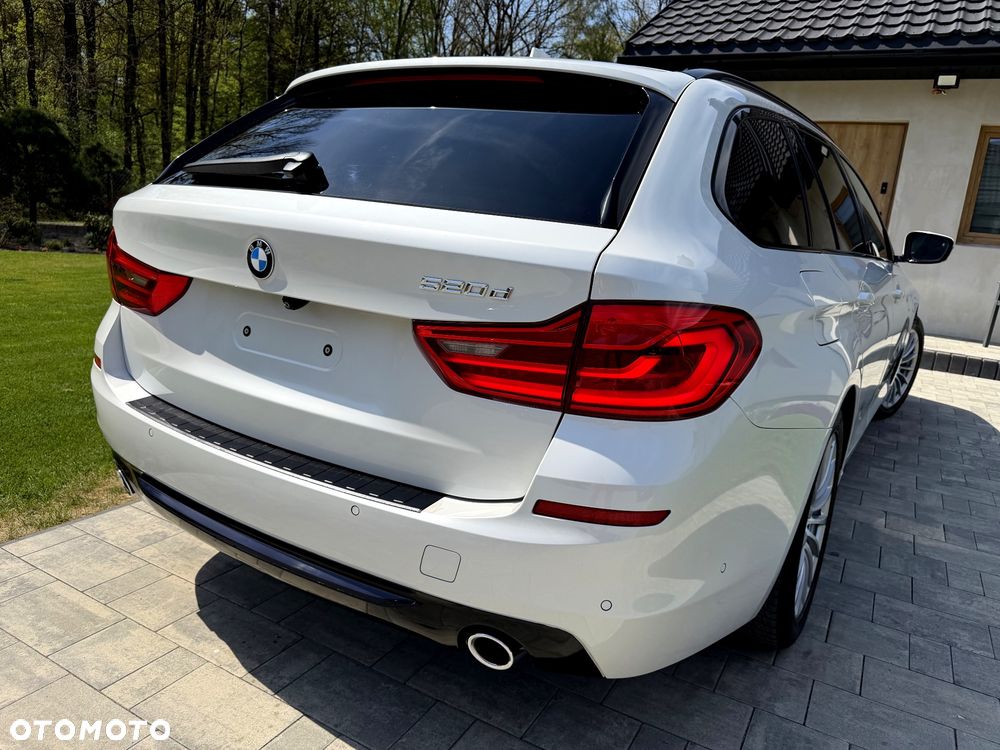 BMW Seria 5 520d Sport Line - 4