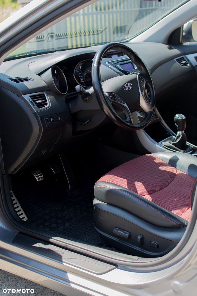 Hyundai Elantra 1.6 Style - 11