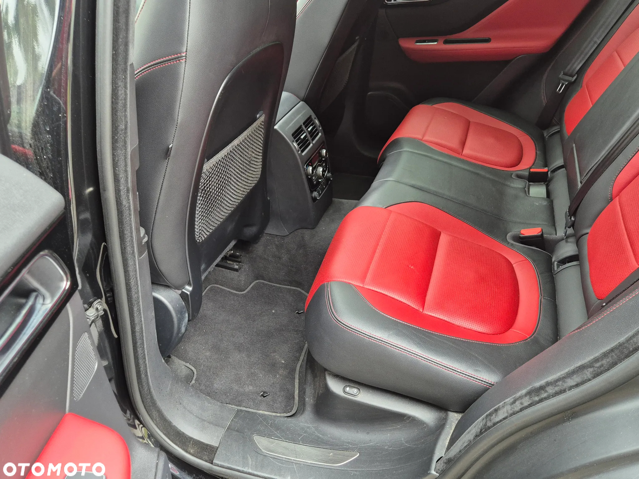 Jaguar F-Pace 25t AWD R-Sport - 16