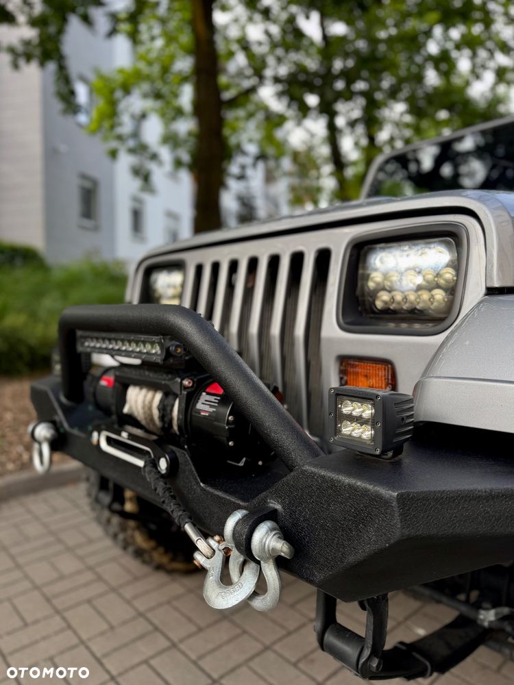 Jeep Wrangler 2.5L - 16