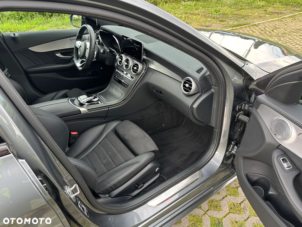 Mercedes-Benz Klasa C 200 4Matic 9G-TRONIC AMG Line - 16