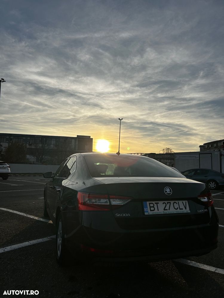 Skoda Superb 2.0 TDI DSG Ambition - 6