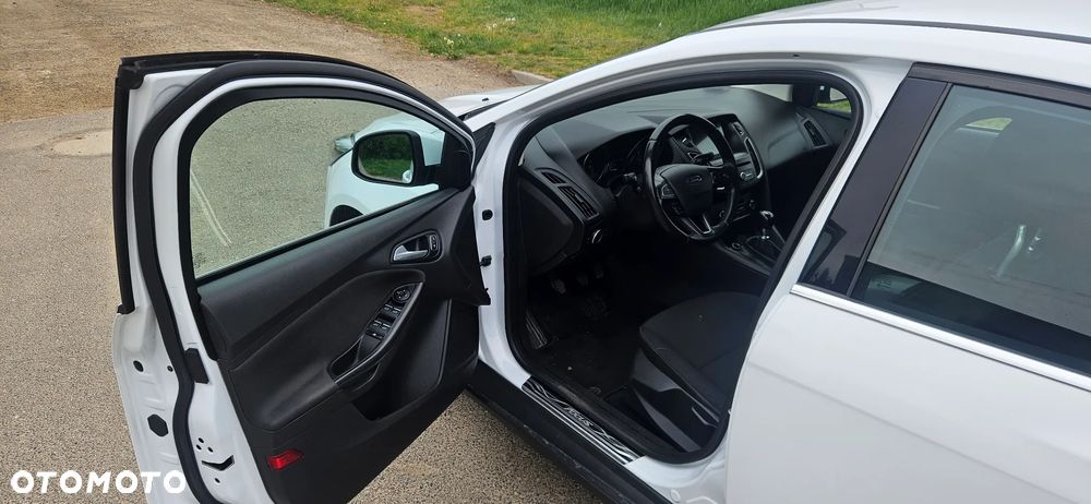 Ford Focus 1.5 TDCi DPF Start-Stopp-System Ambiente - 8