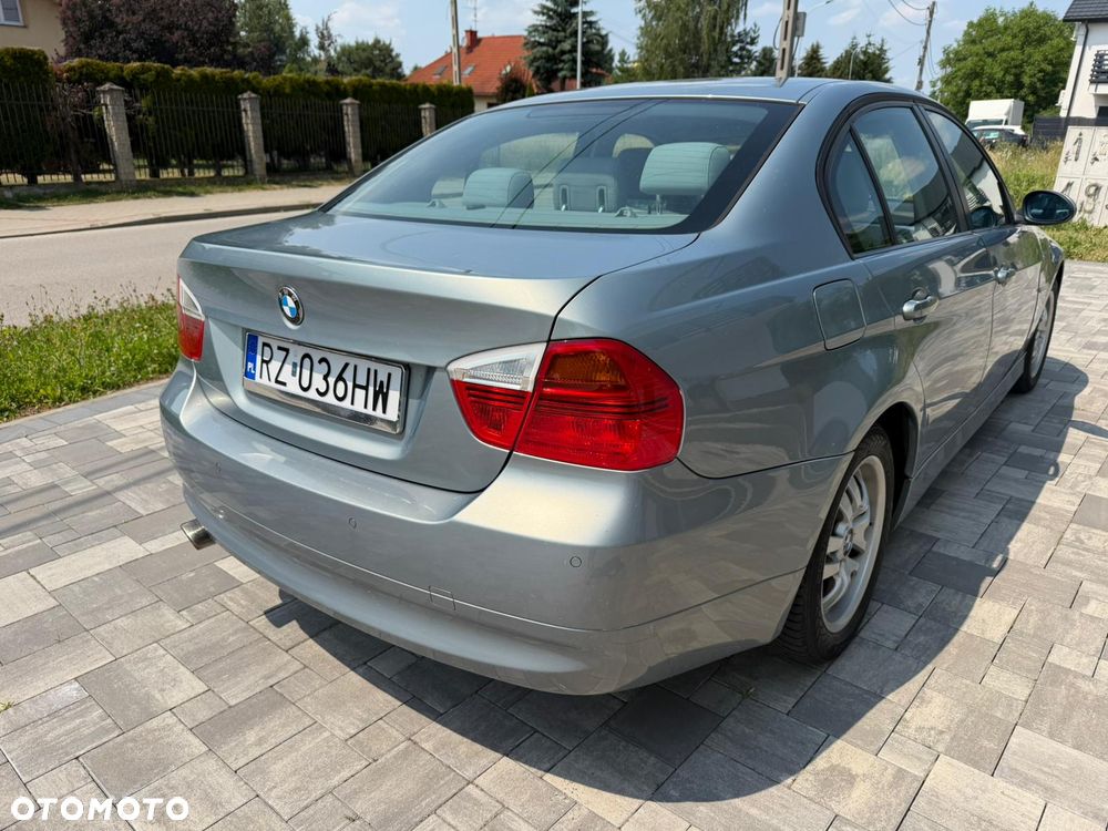 BMW Seria 3 318i - 15
