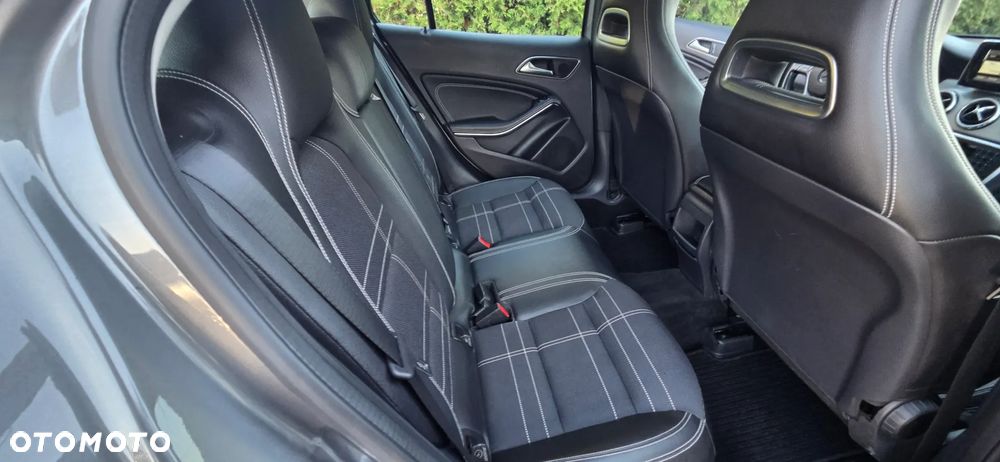 Mercedes-Benz GLA 250 7G-DCT StreetStyle - 29