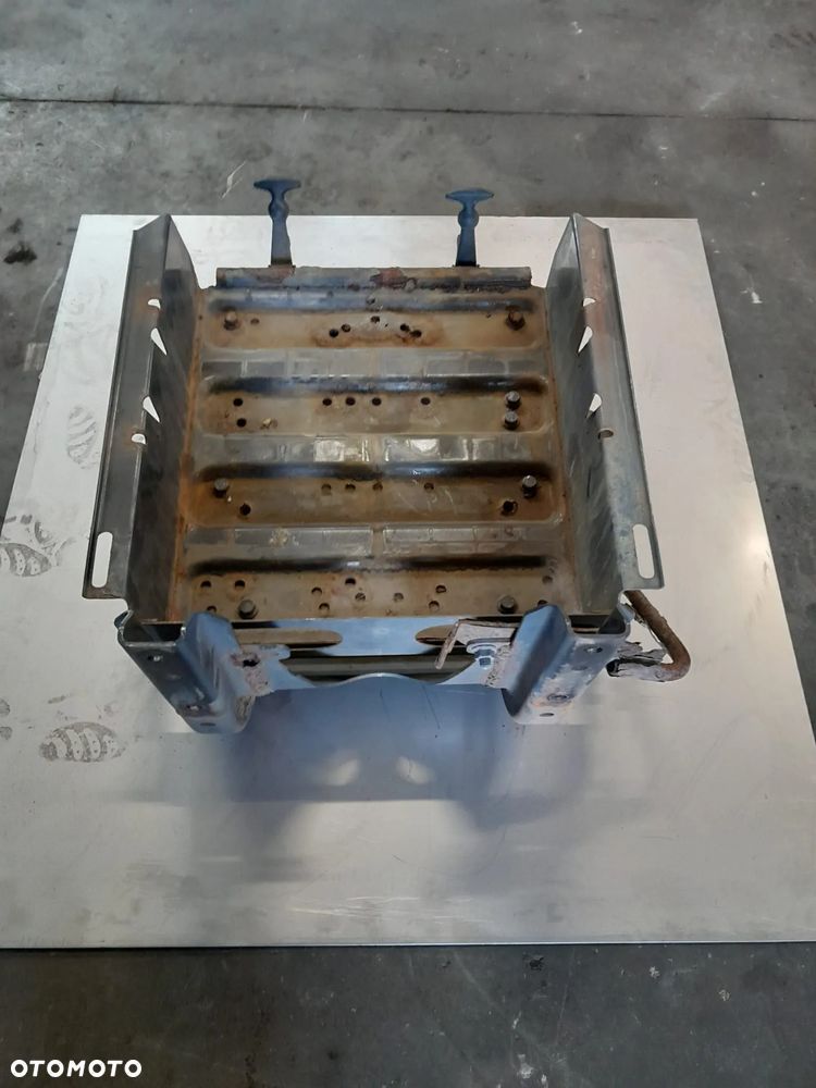 SKRZYNKA PODSTAWA AKUMULATORÓW DAF LF EURO 6 - 2