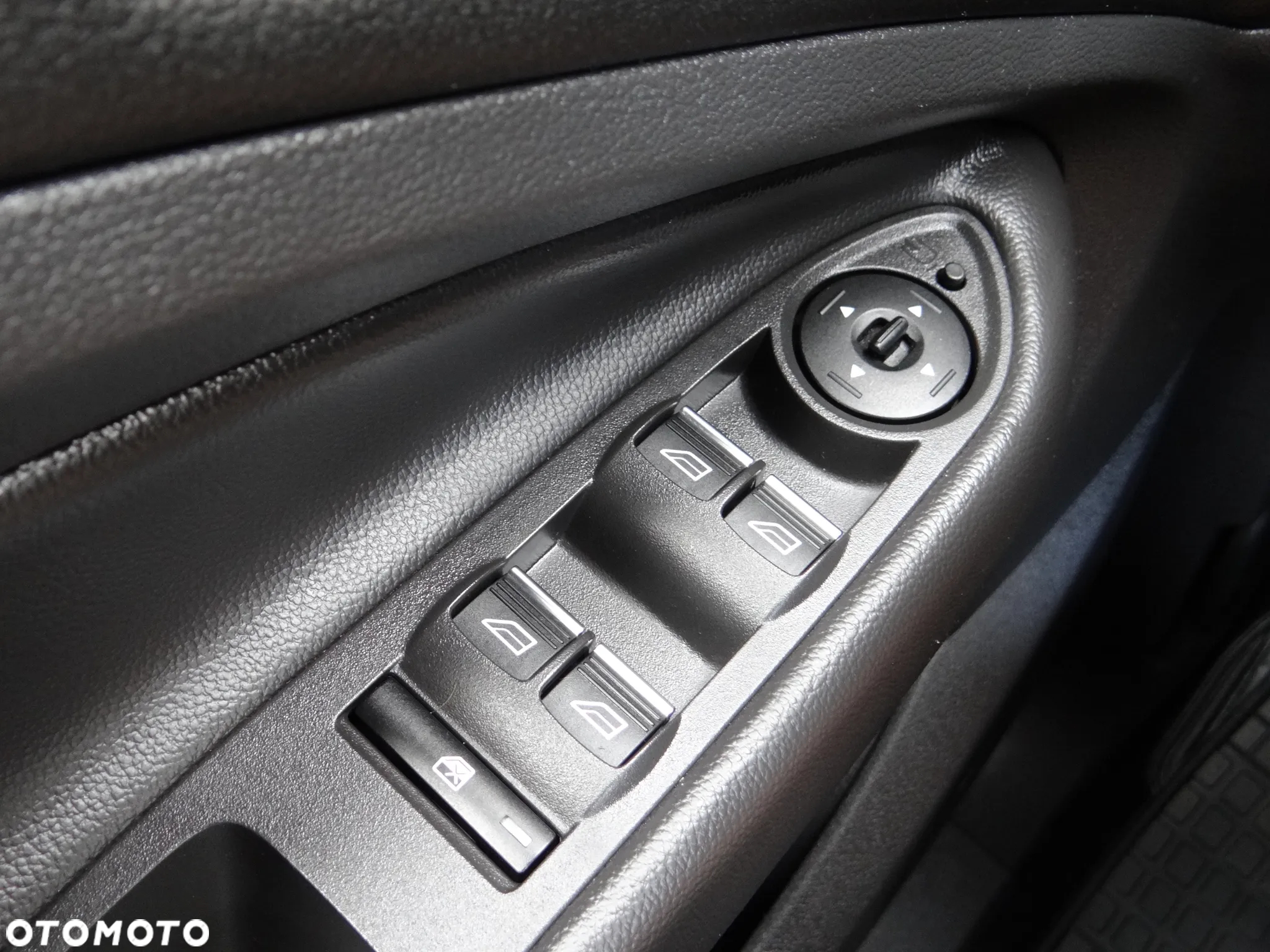 Ford Kuga 1.5 EcoBoost 2x4 Titanium - 25