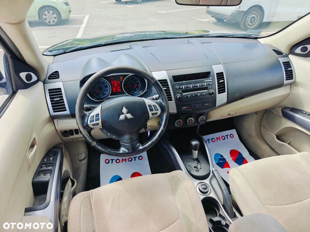 Mitsubishi Outlander 3.0 V6 XLS - 6