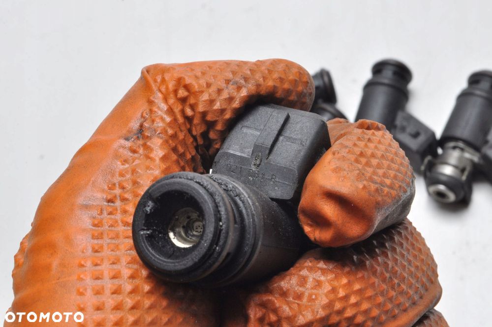 VOLKSWAGEN BORA 2.3 V5 150KM WTRYSK WTRYSKIWACZ 021031B - 5