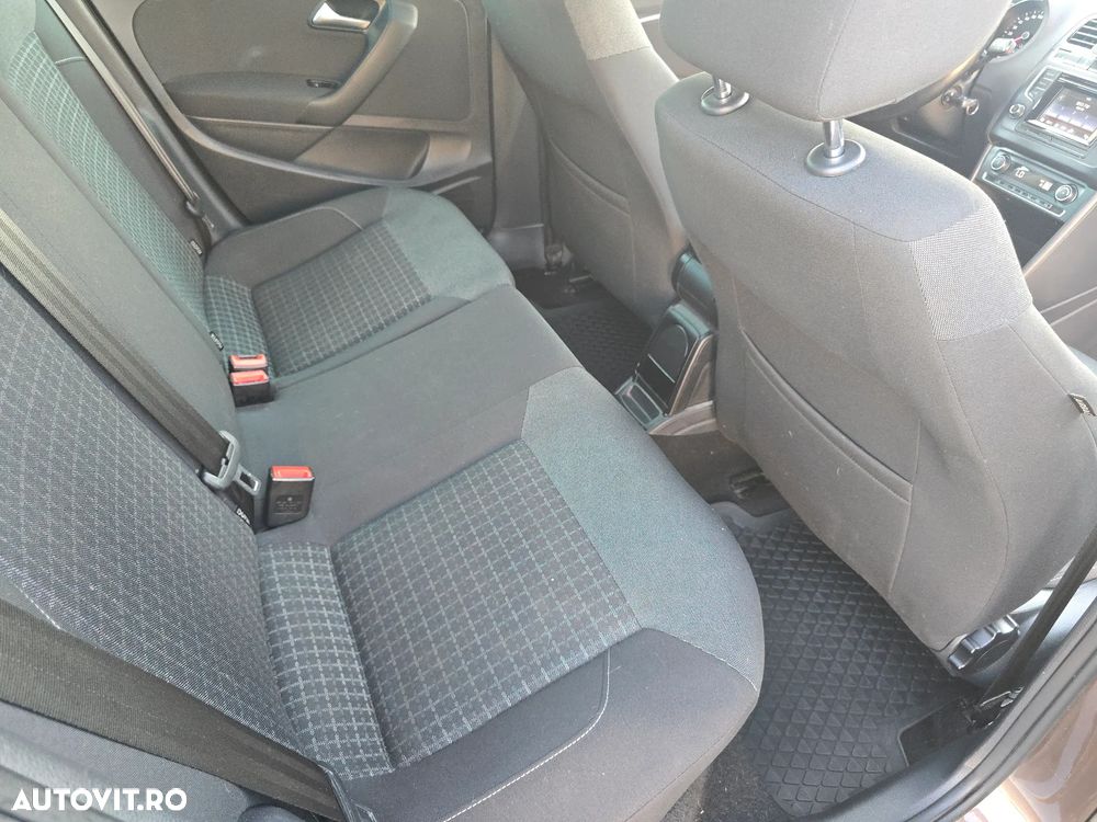 Volkswagen Polo 1.4 TDI Blue Motion Technology Allstar - 9