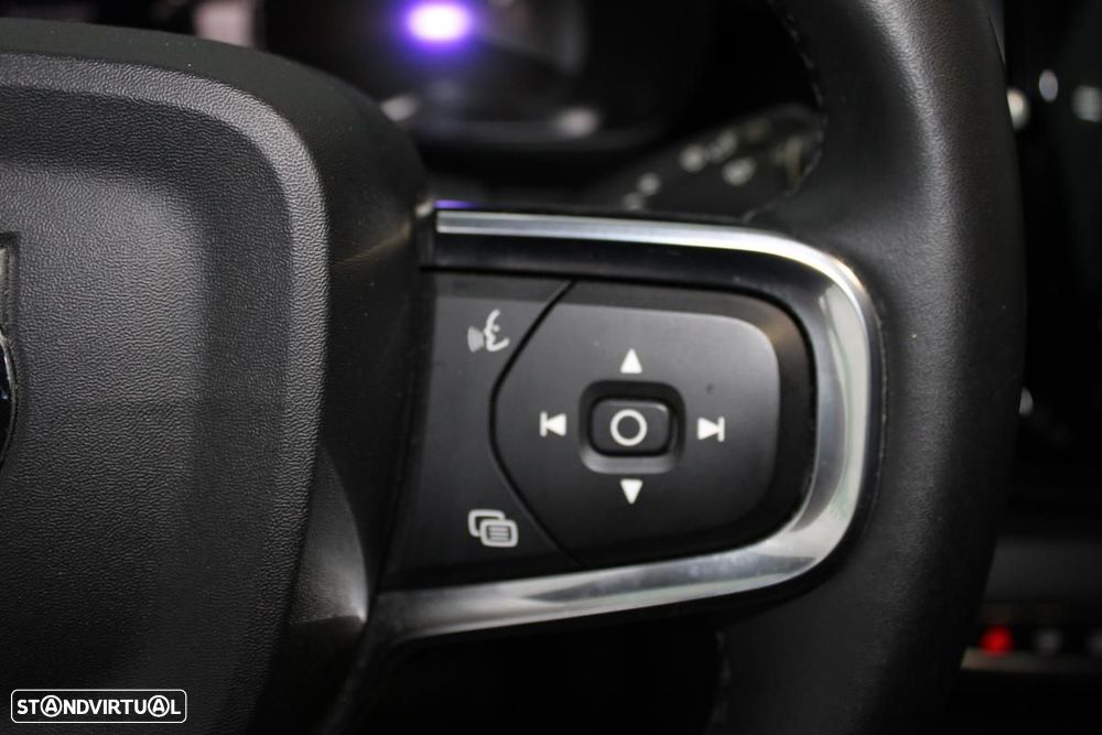 Volvo XC 40 Recharge Core - 16