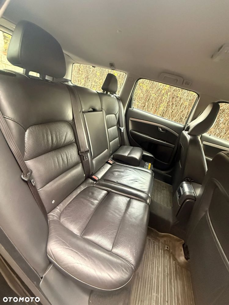Volvo V70 D2 Summum - 13