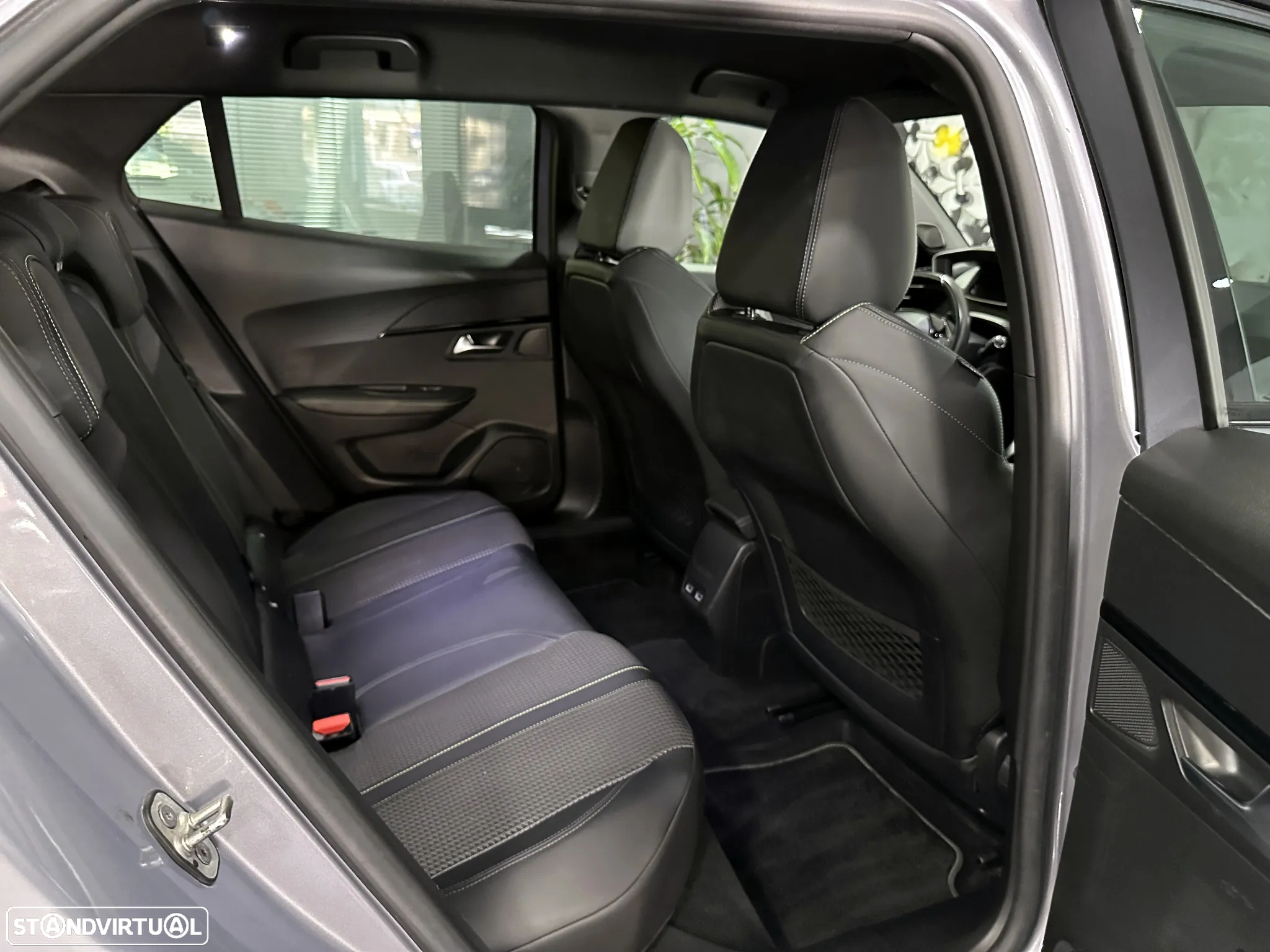 Peugeot e-2008 50 kWh GT Pack - 25