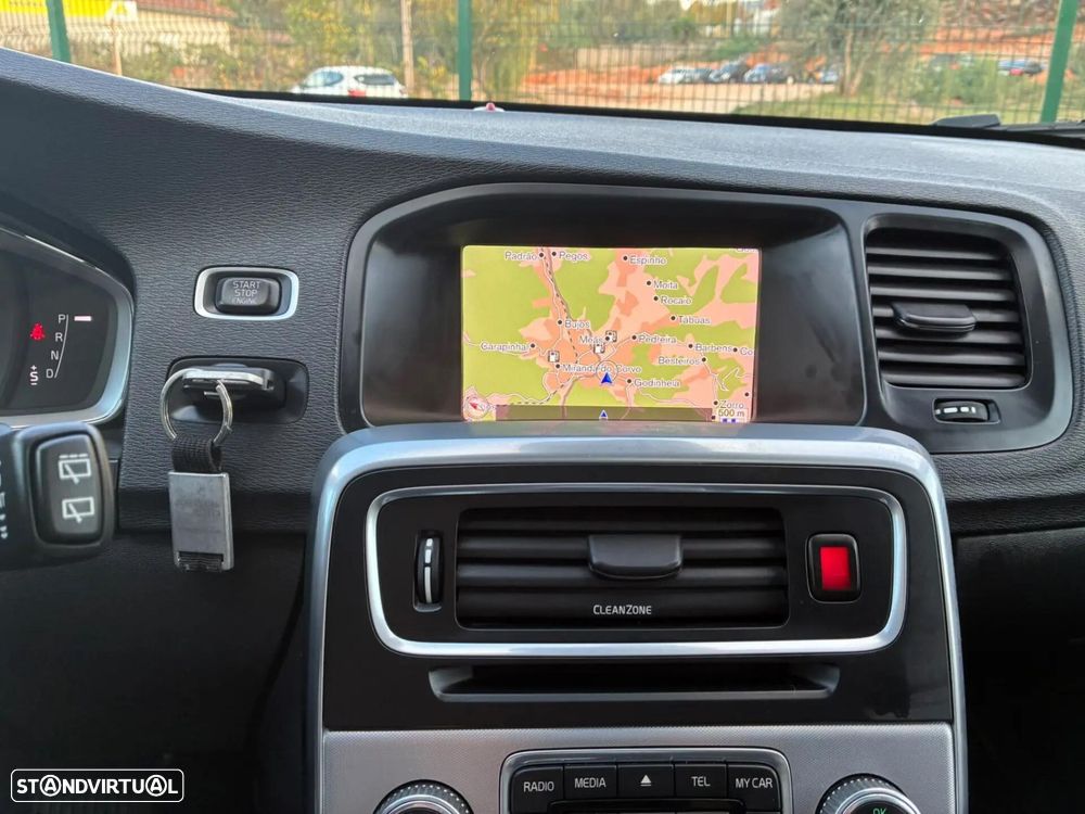 Volvo V60 Cross Country 2.0 D3 Summum Geartronic - 19