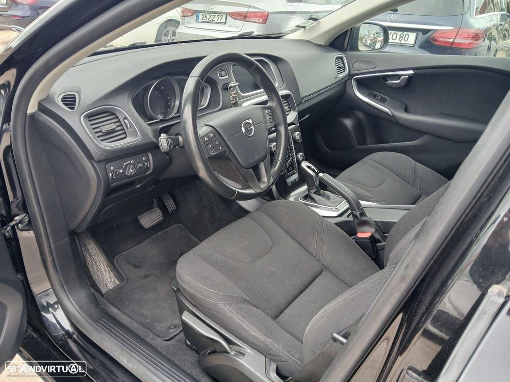 Volvo V40 2.0 D2 Momentum Geartronic - 17