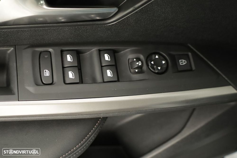 Peugeot 3008 1.2 Hybrid Allure e-DCS6 - 18