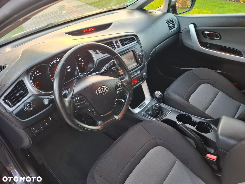 Kia Ceed - 13