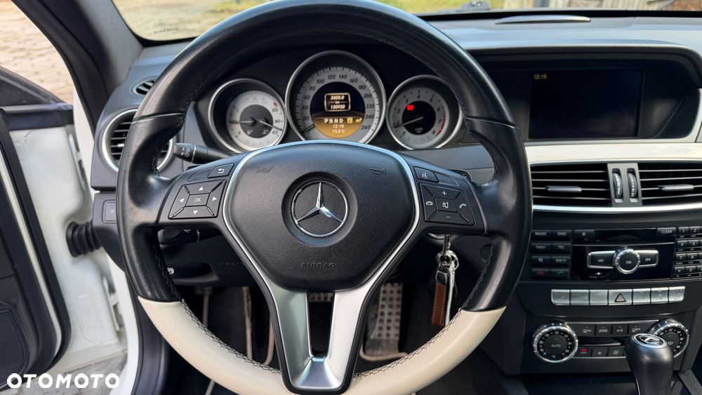 Mercedes-Benz Klasa C 250 CGI BlueEff Sport - 24