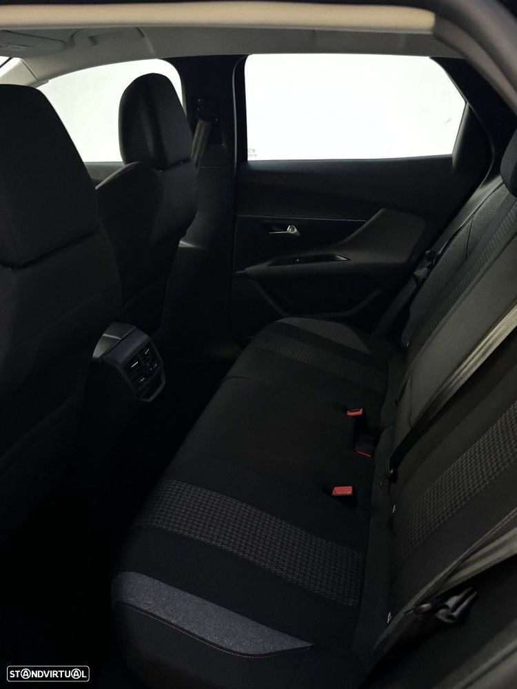 Peugeot 3008 1.2 PureTech Allure EAT8 - 8