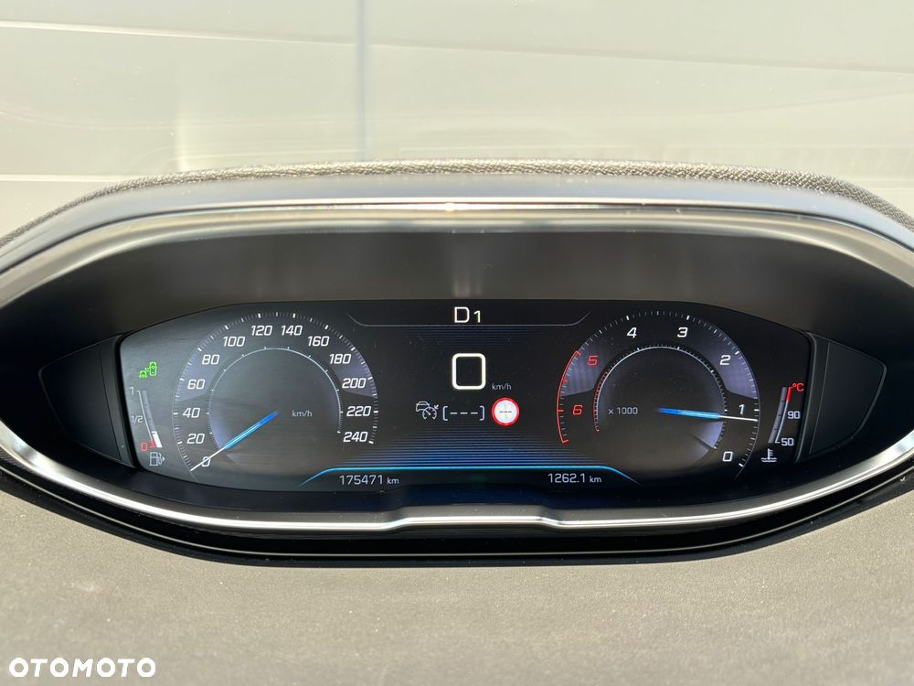 Peugeot 3008 1.5 BlueHDi Road Trip S&S EAT8 - 34