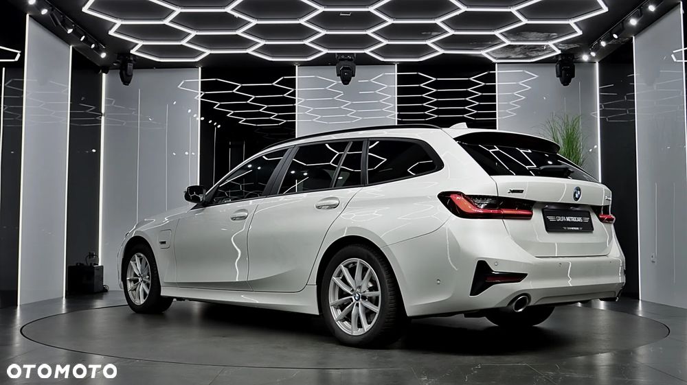 BMW Seria 3 320e PHEV M Sport - 8