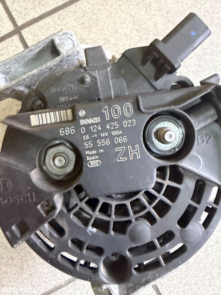 Opel zafira B  alternator 55556066 - 2