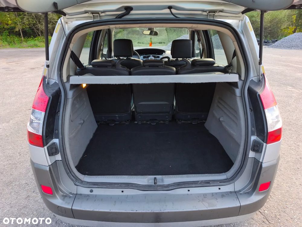 Renault Scenic 1.6 16V Confort Expression - 11