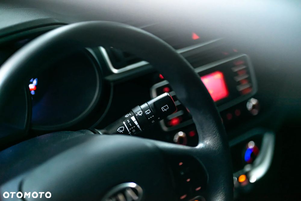 Kia Rio - 12