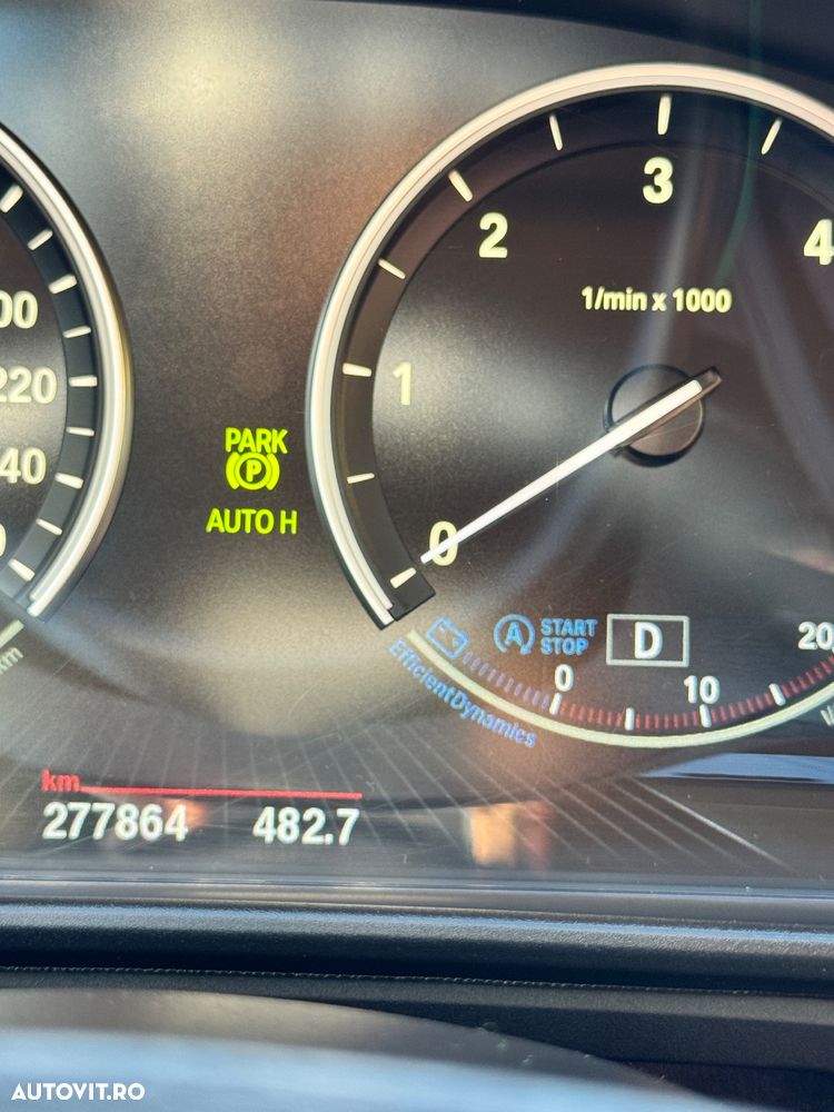 BMW Seria 5 525d xDrive AT - 37