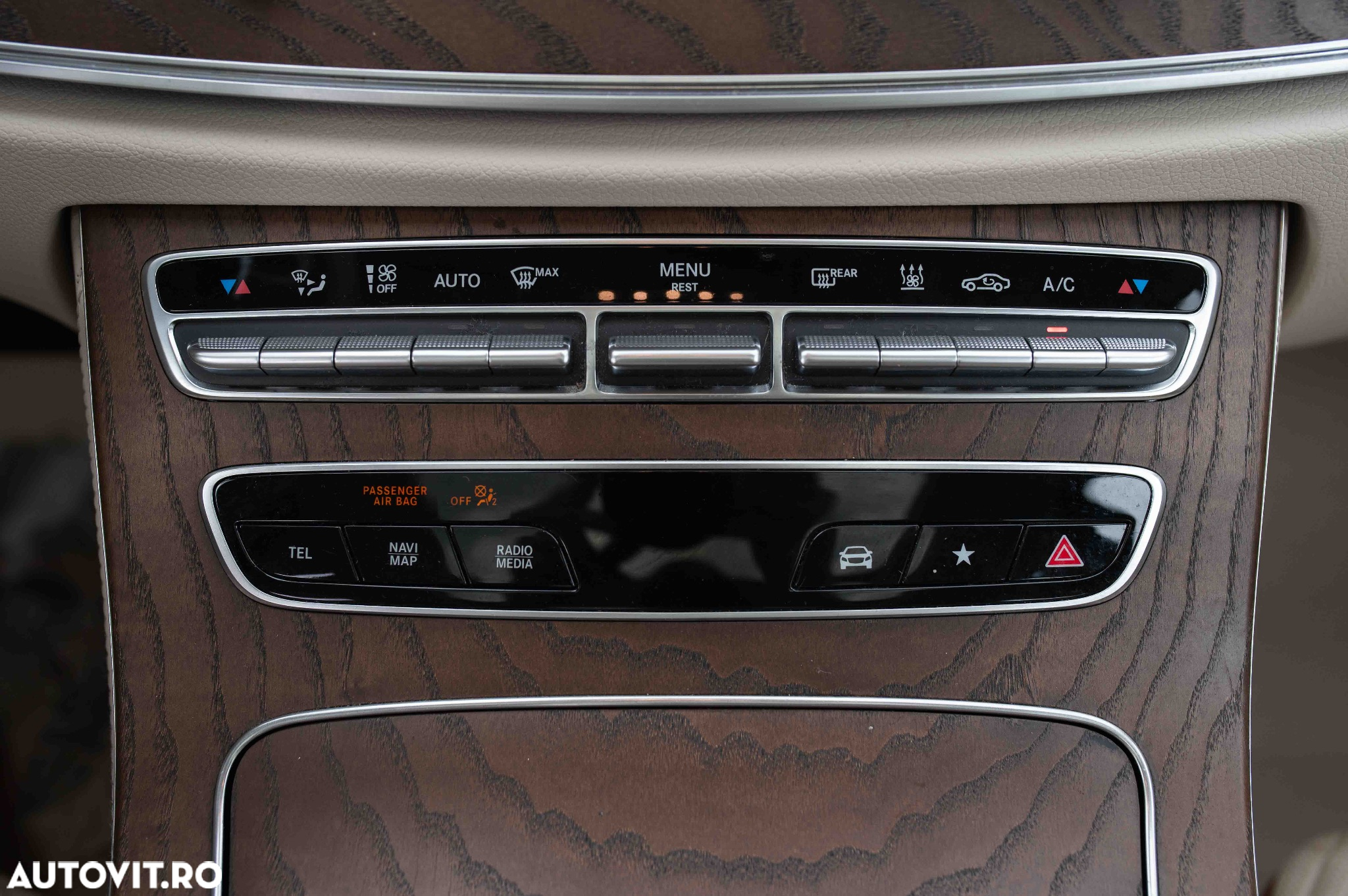 Mercedes-Benz E 300e 4Matic 9G-TRONIC Edition AVANTGARDE - 24