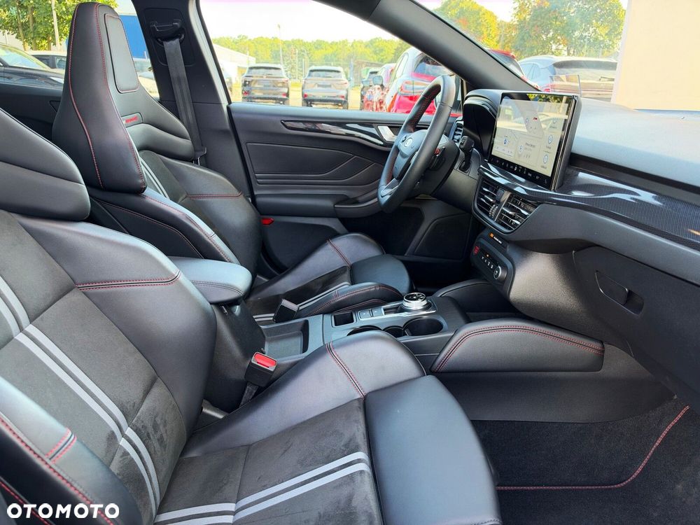 Ford Focus 2.3 EcoBoost ST X - 33