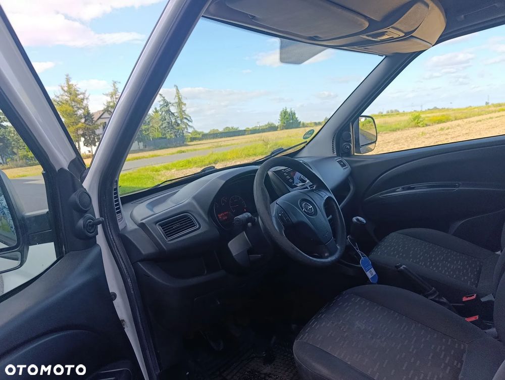 Opel COMBO - 19
